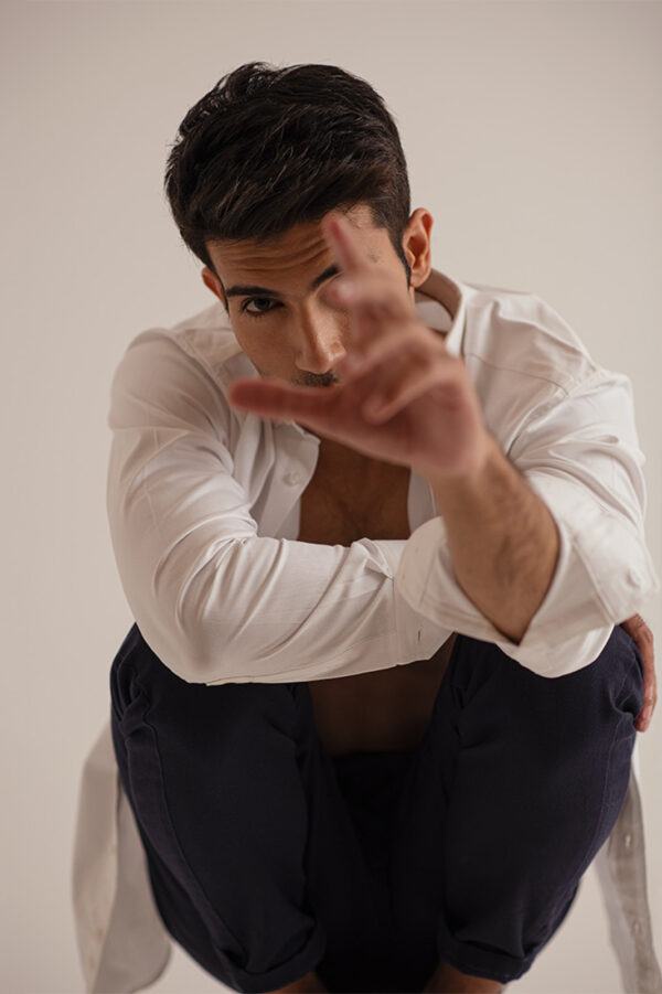WHITE BUTTON DOWN SHIRT - Image 3